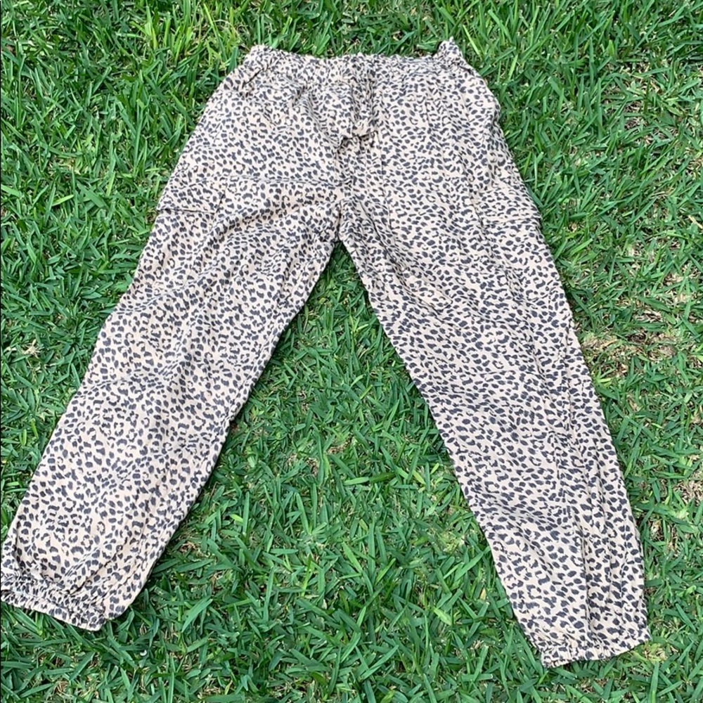NWT. Cargo pants.